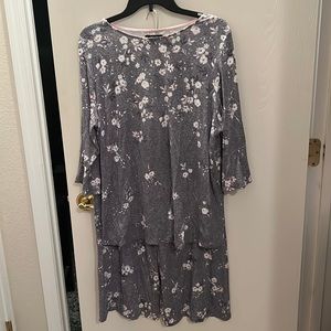 Vera Wang pjs size L.